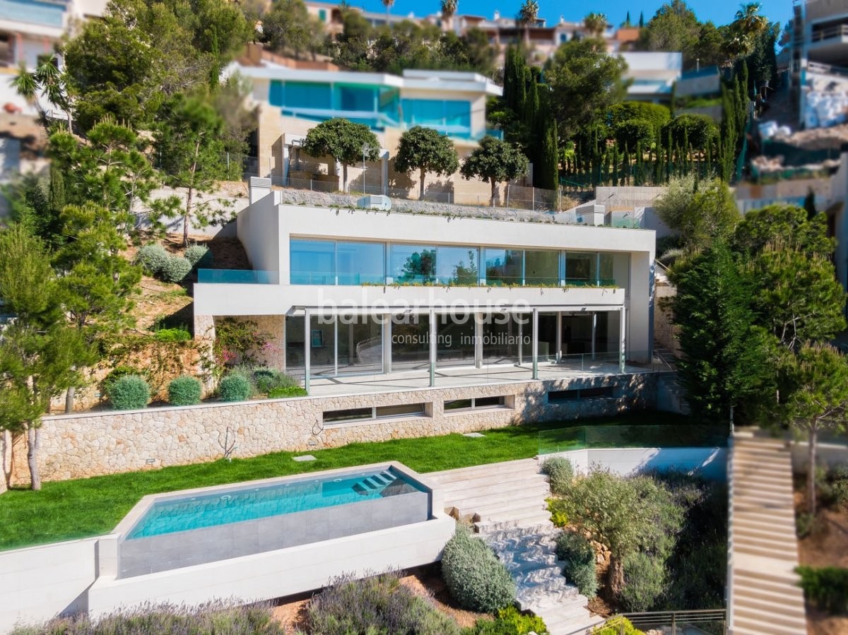 Maravillosas vistas al mar entran en esta nueva villa de diseño en los altos de Costa d’en Blanes.