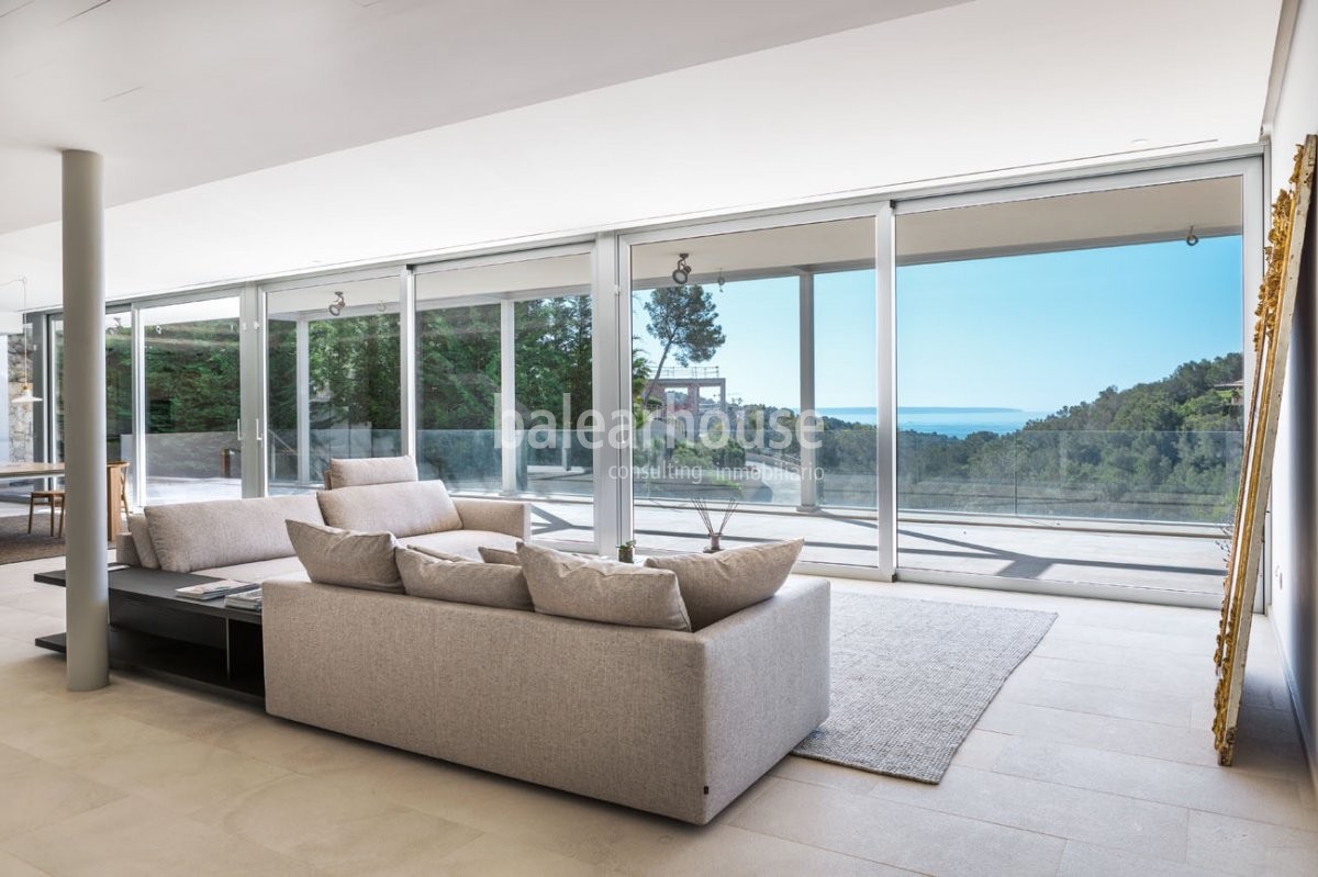 Maravillosas vistas al mar entran en esta nueva villa de diseño en los altos de Costa d’en Blanes.
