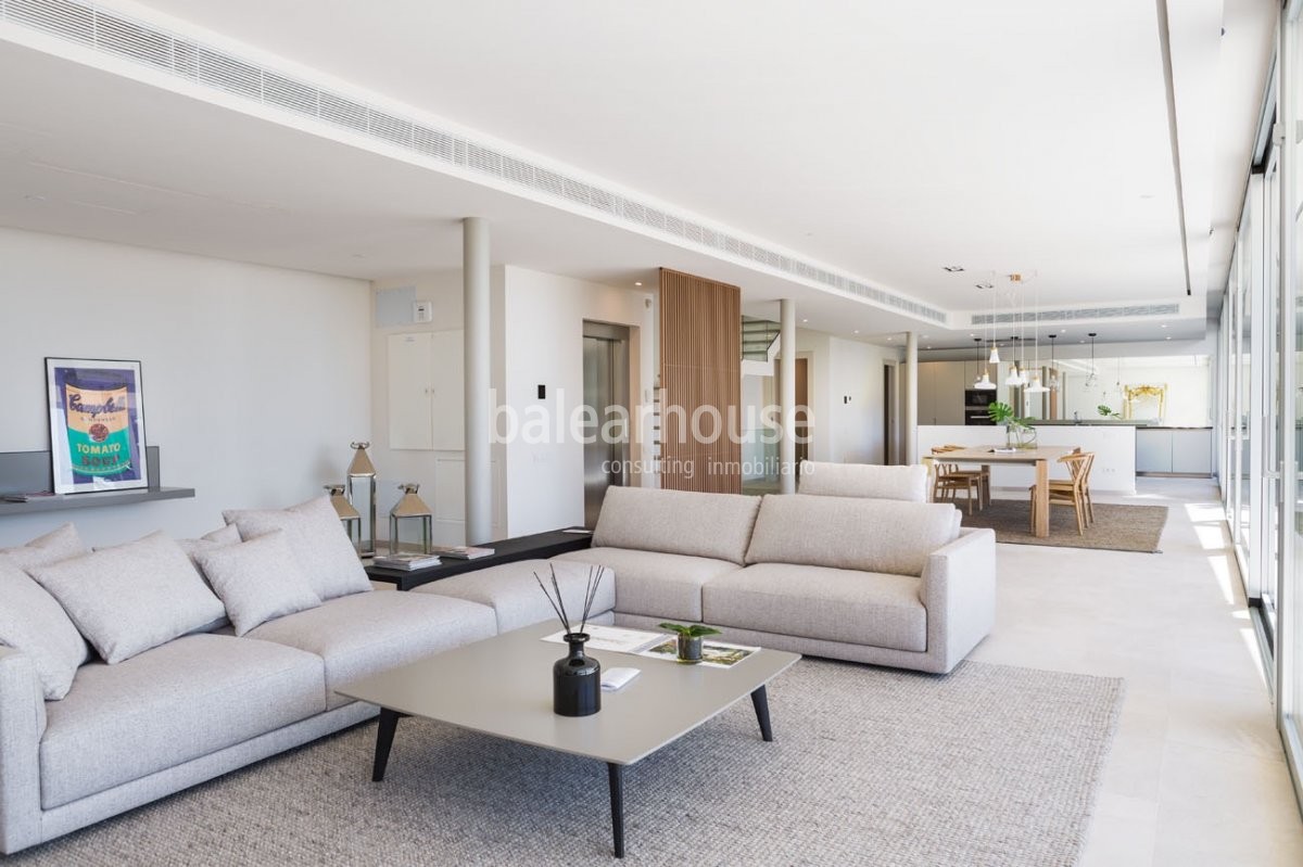 Maravillosas vistas al mar entran en esta nueva villa de diseño en los altos de Costa d’en Blanes.