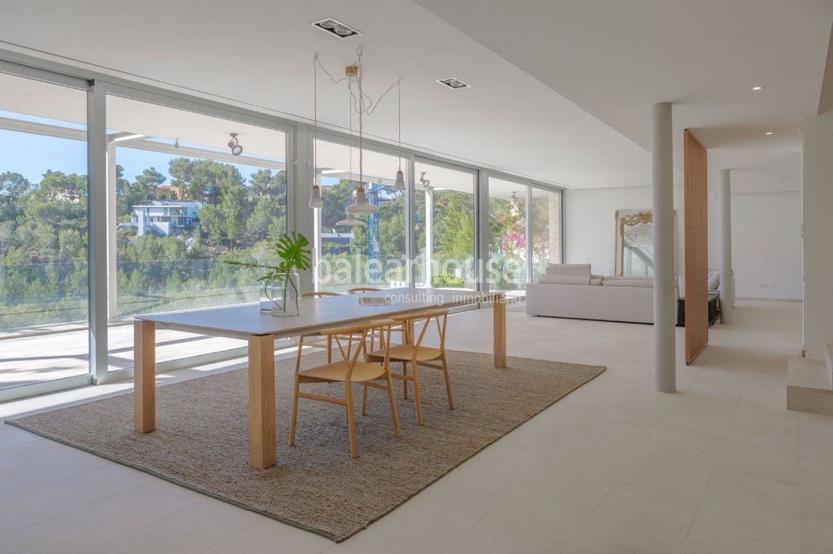 Maravillosas vistas al mar entran en esta nueva villa de diseño en los altos de Costa d’en Blanes.