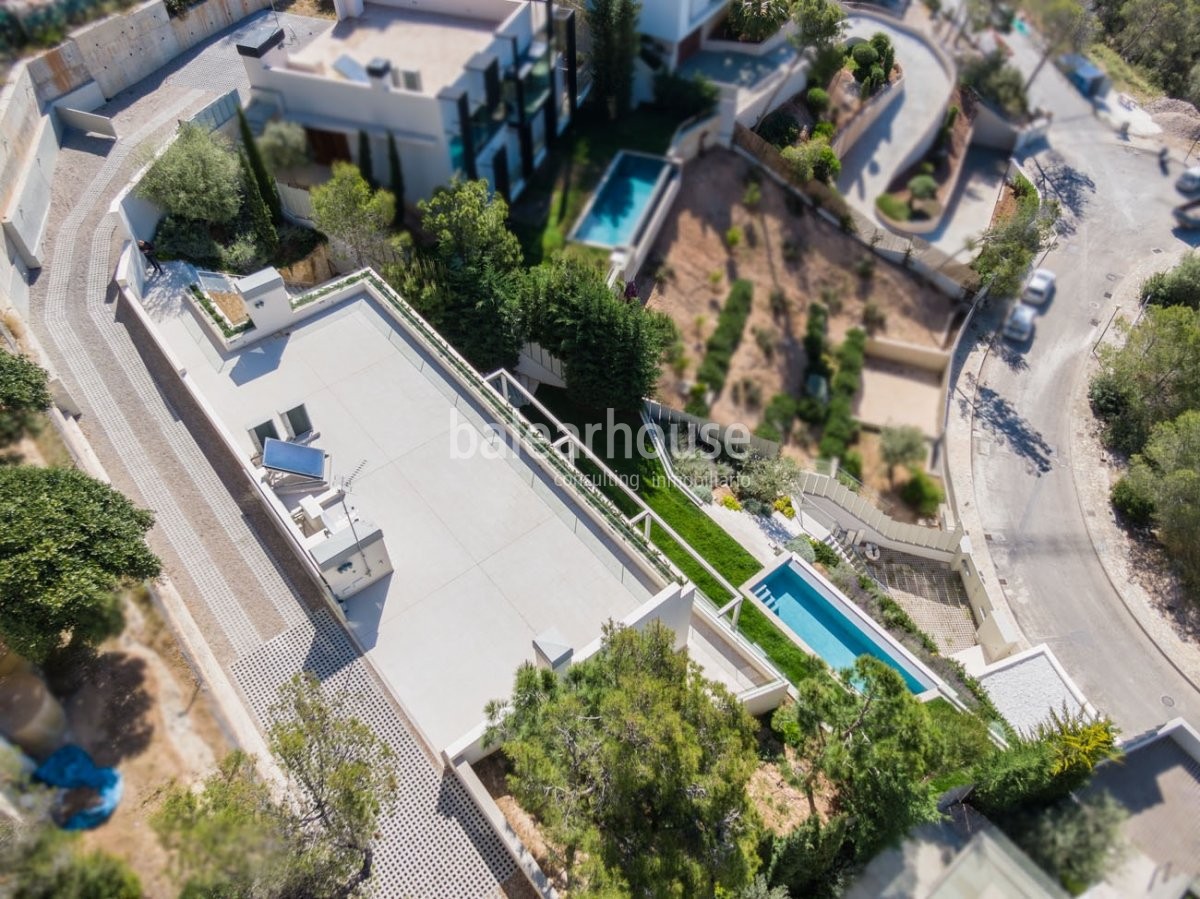 Maravillosas vistas al mar entran en esta nueva villa de diseño en los altos de Costa d’en Blanes.