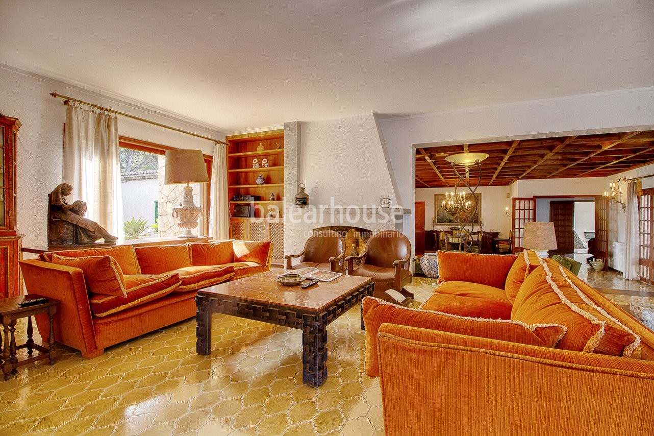 Sea frontline and beach access villa on 4.500m2 plot - rare diamond on Mallorca's coast