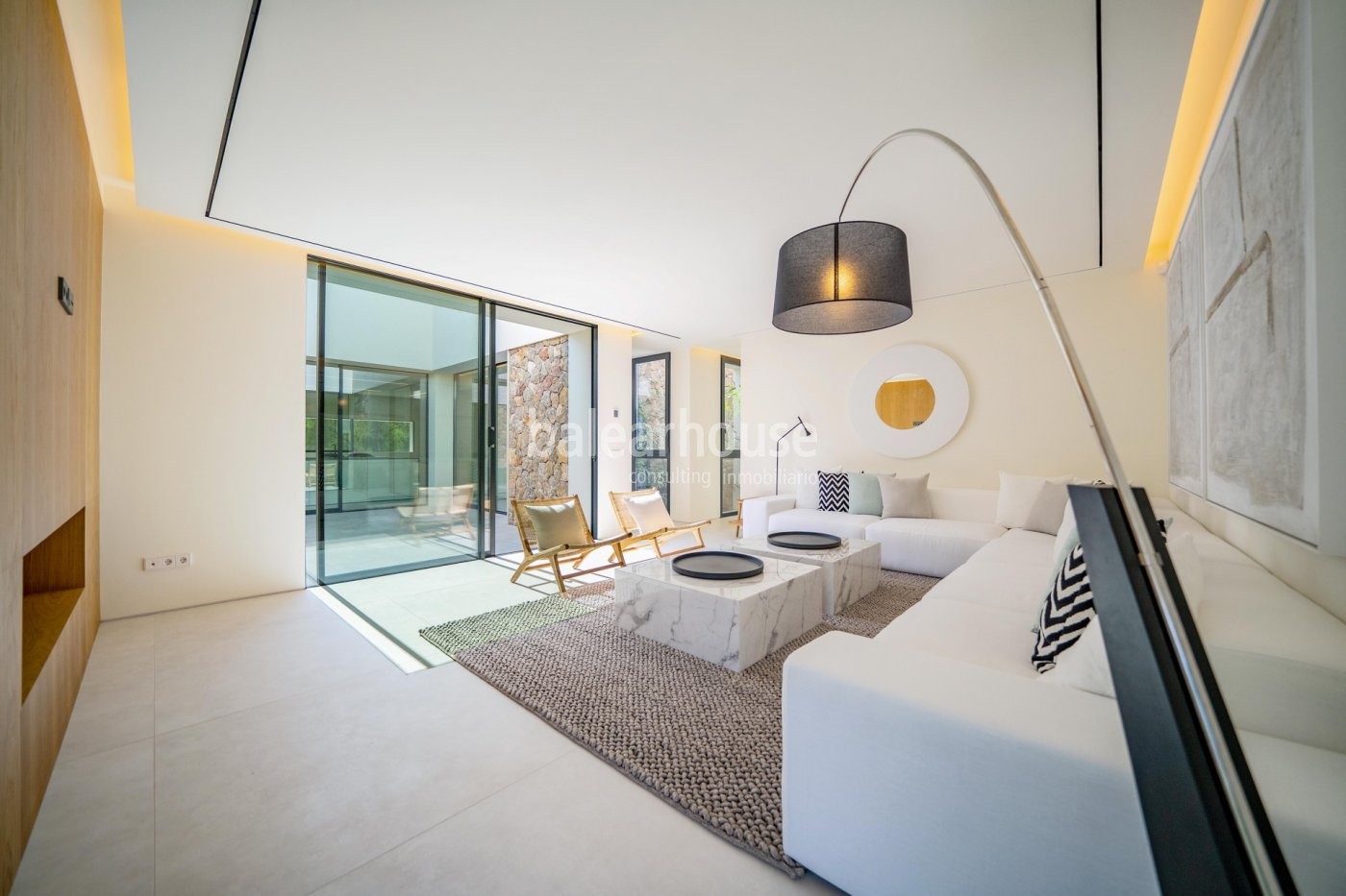 Neue und zeitgemäße Villa in Neubau, die maximales Wohlbefinden an der Costa d'en Blanes bietet.