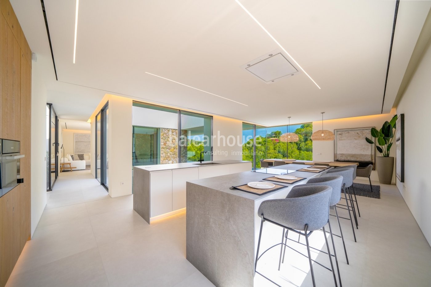 Neue und zeitgemäße Villa in Neubau, die maximales Wohlbefinden an der Costa d'en Blanes bietet.