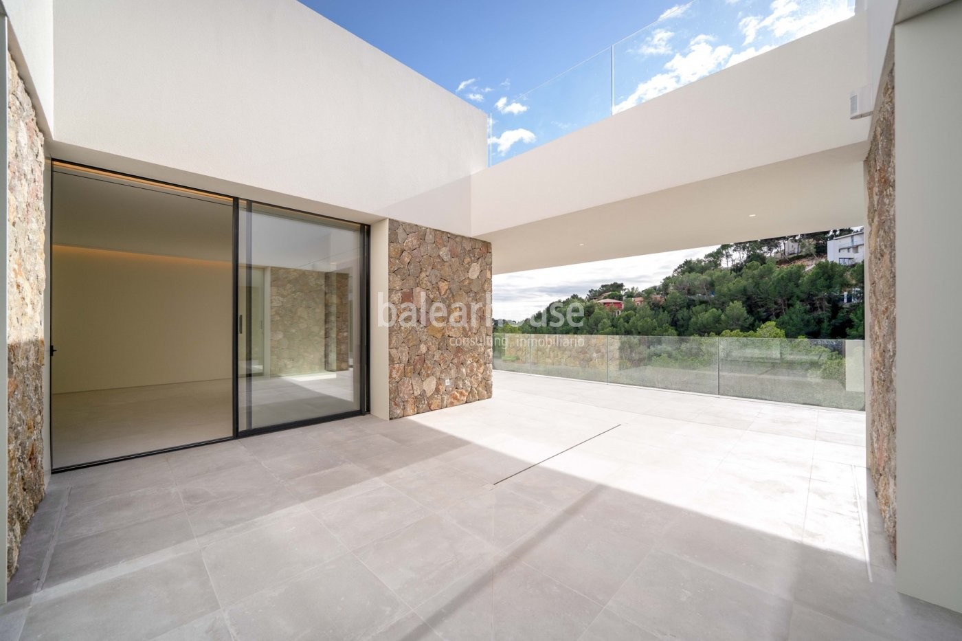 Neue und zeitgemäße Villa in Neubau, die maximales Wohlbefinden an der Costa d'en Blanes bietet.