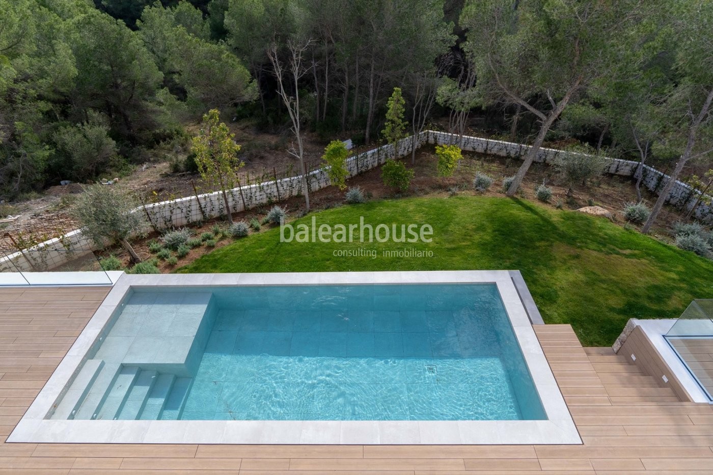 Neue und zeitgemäße Villa in Neubau, die maximales Wohlbefinden an der Costa d'en Blanes bietet.