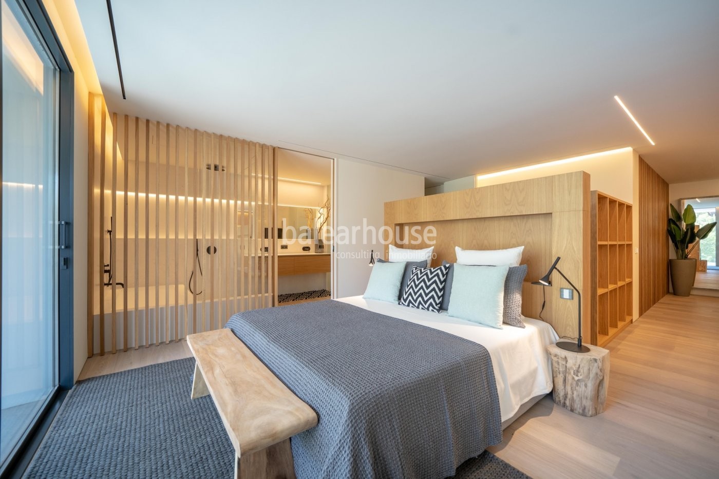 Neue und zeitgemäße Villa in Neubau, die maximales Wohlbefinden an der Costa d'en Blanes bietet.