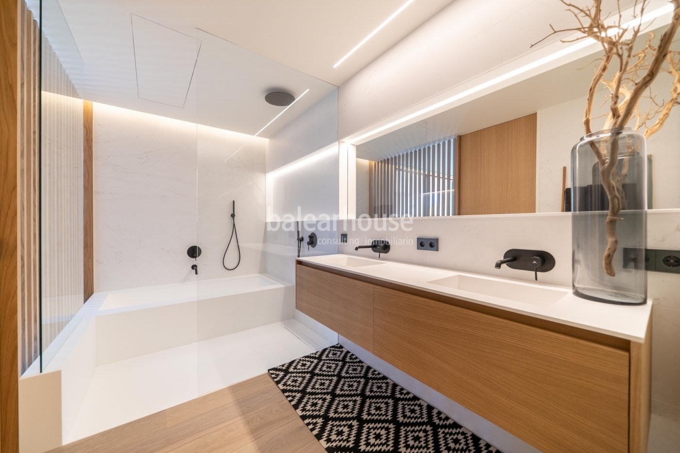 Neue und zeitgemäße Villa in Neubau, die maximales Wohlbefinden an der Costa d'en Blanes bietet.