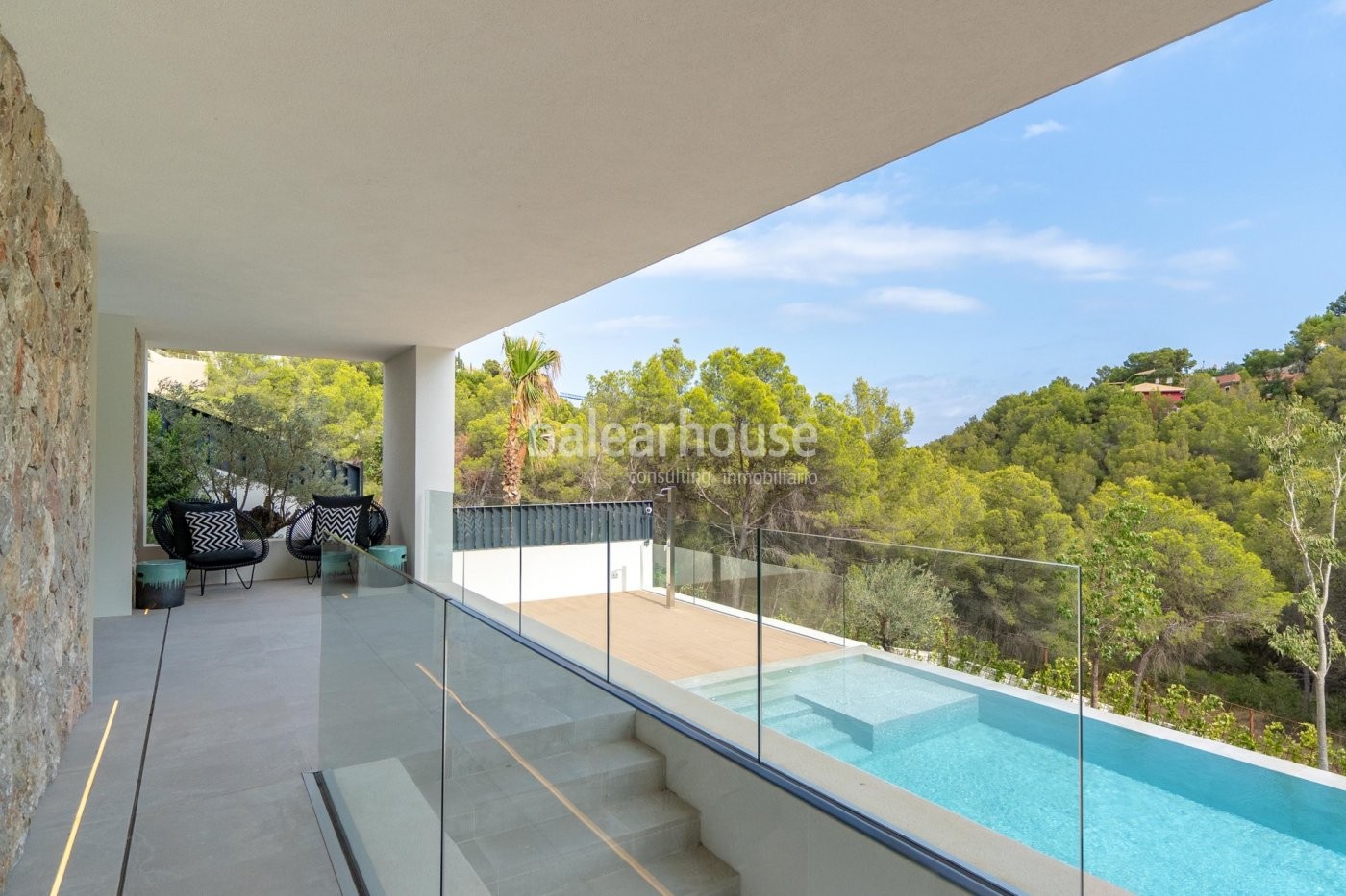 Neue und zeitgemäße Villa in Neubau, die maximales Wohlbefinden an der Costa d'en Blanes bietet.