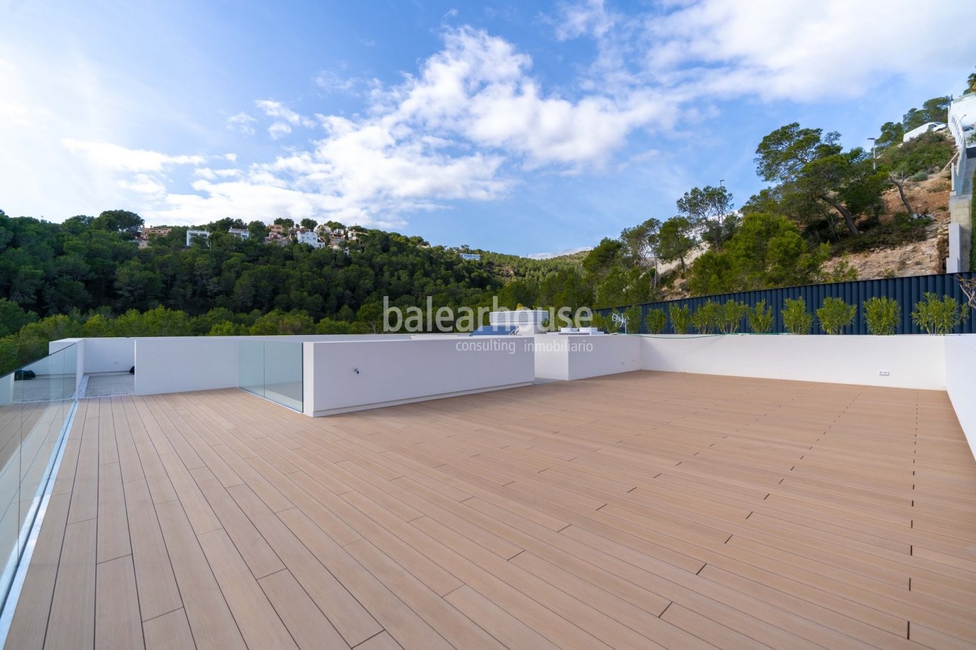 Neue und zeitgemäße Villa in Neubau, die maximales Wohlbefinden an der Costa d'en Blanes bietet.