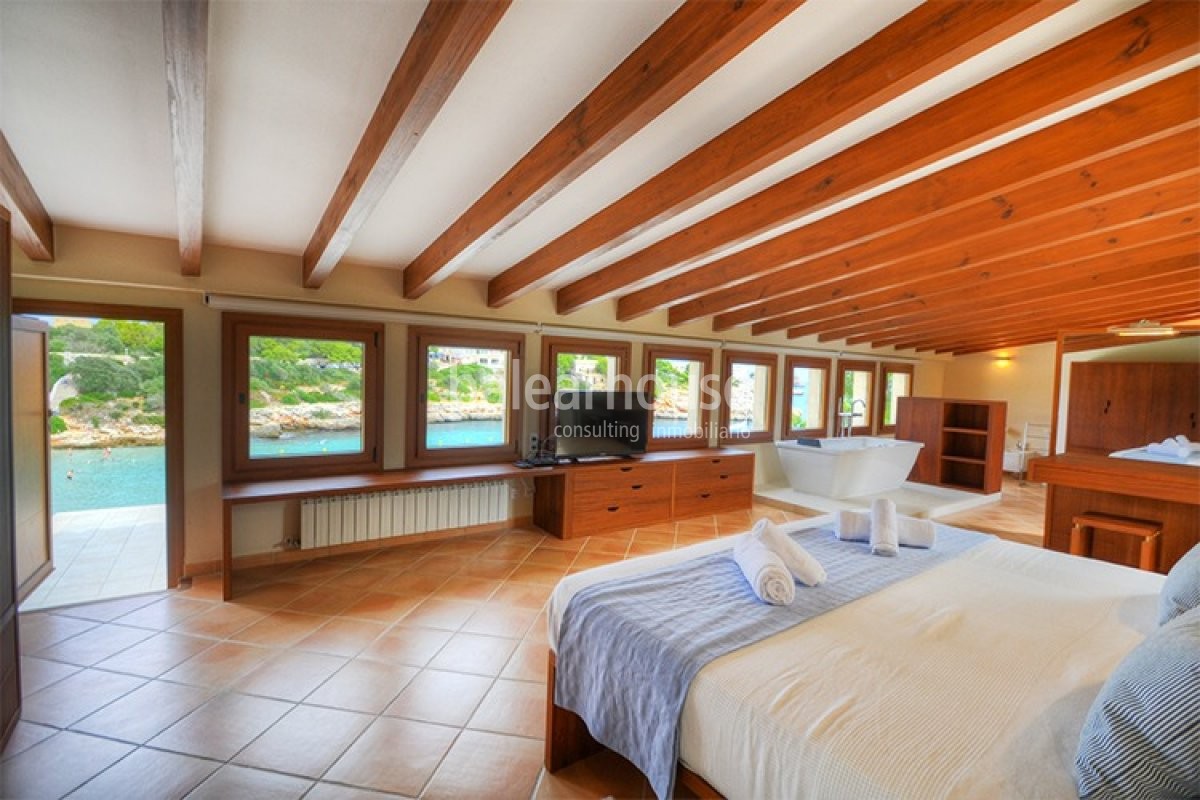 Charming Mallorcan house in first line of Cala Marçal