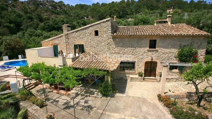 Wundervolle Finca auf großem Grundstück mit Garten, Pool, Terrassen und Blicken auf die idyllische U