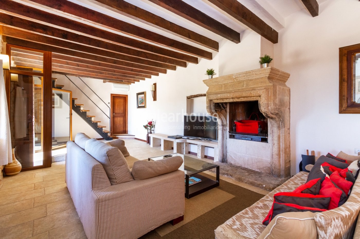Recently renovated traditional Finca in a spectacular setting with views to the sea.