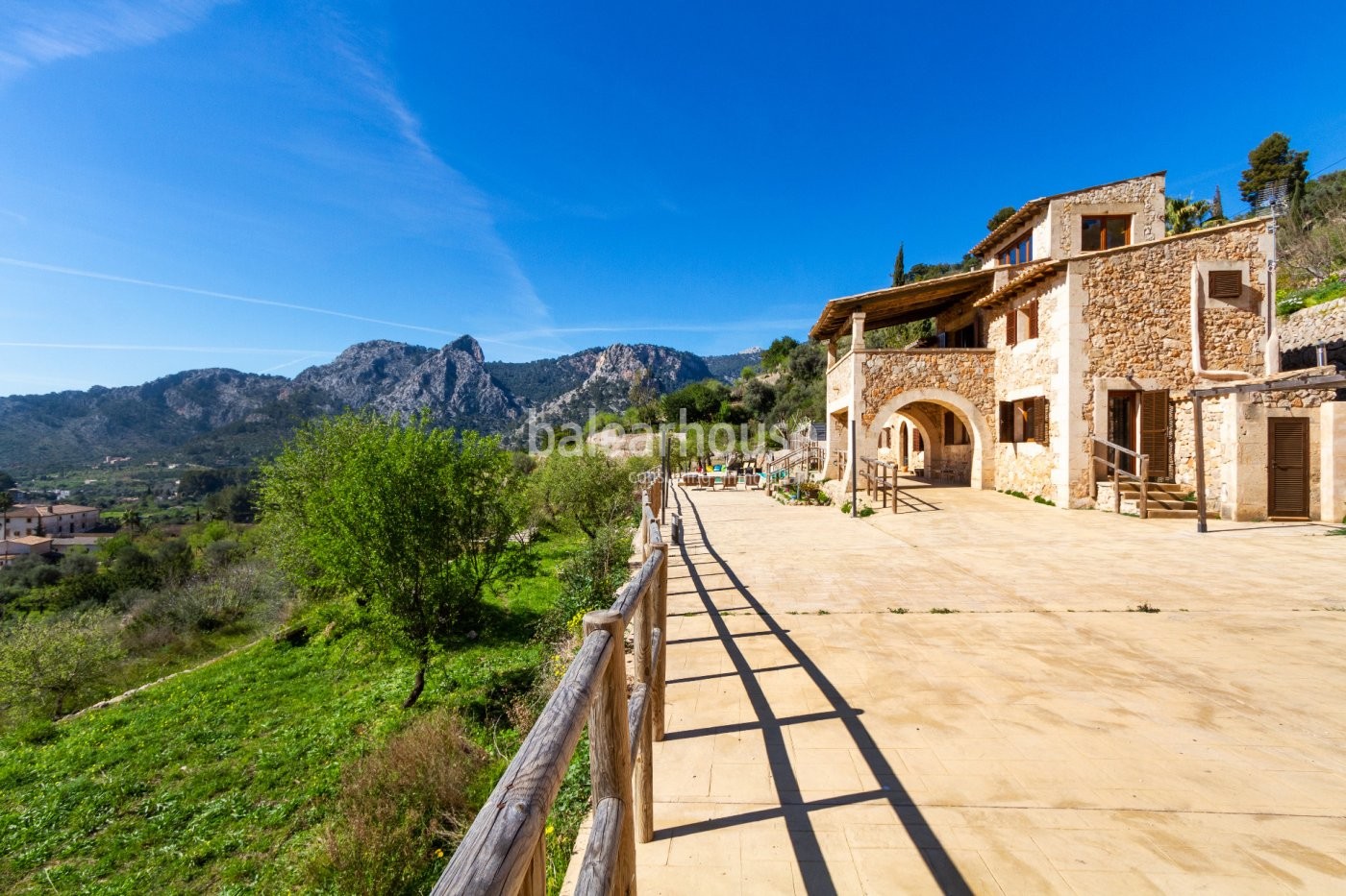 Charmante renovierte Landfinca in wunderschöner Bergumgebung mit Blicken bis hin zum Meer