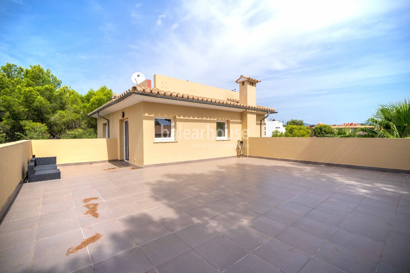 Entzückende mediterrane Villa mit Pool, Terrassen, Garten und Meerblick