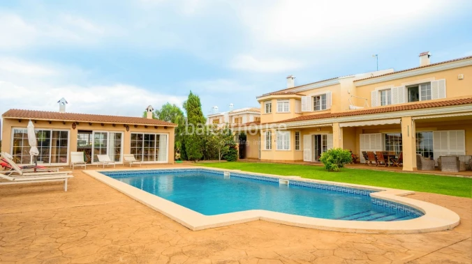 Large villa with sea views in Cabo Blanco surrounded by fabulous garden and pool exteriors
