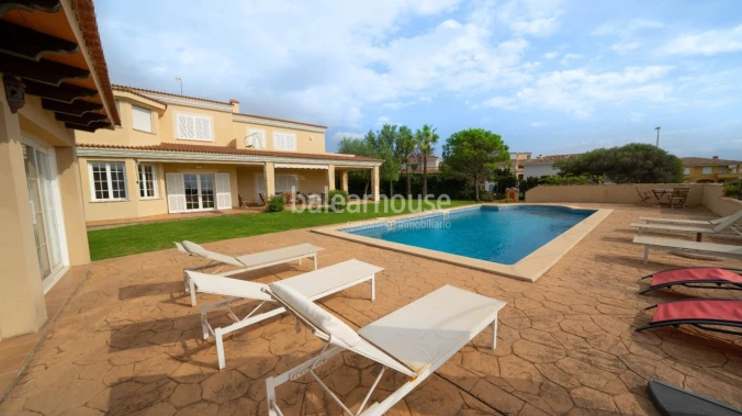 Large villa with sea views in Cabo Blanco surrounded by fabulous garden and pool exteriors