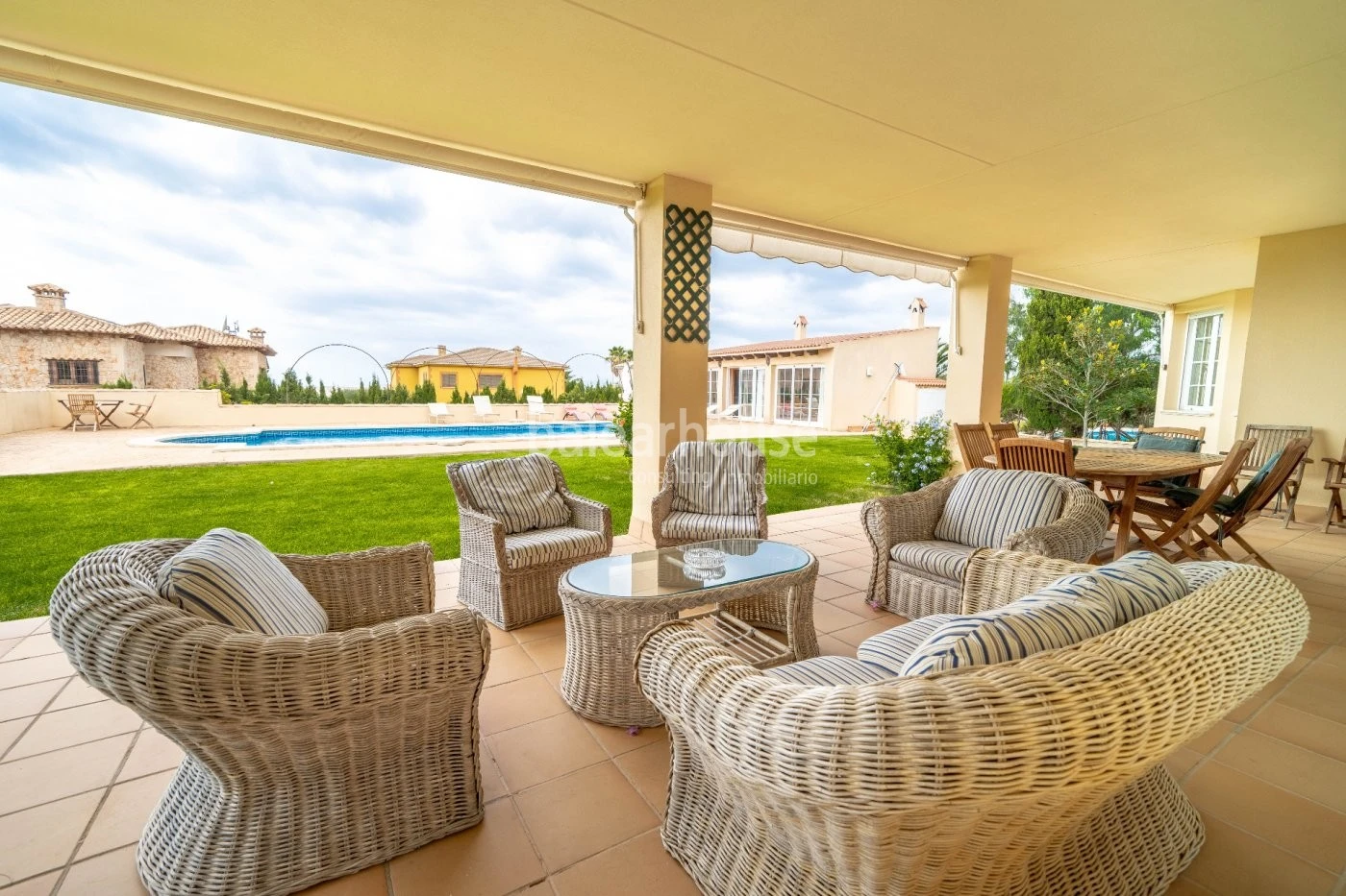 Gran villa con vistas al mar en Cabo Blanco rodeada de unos fabulosos exteriores de jardín y piscina