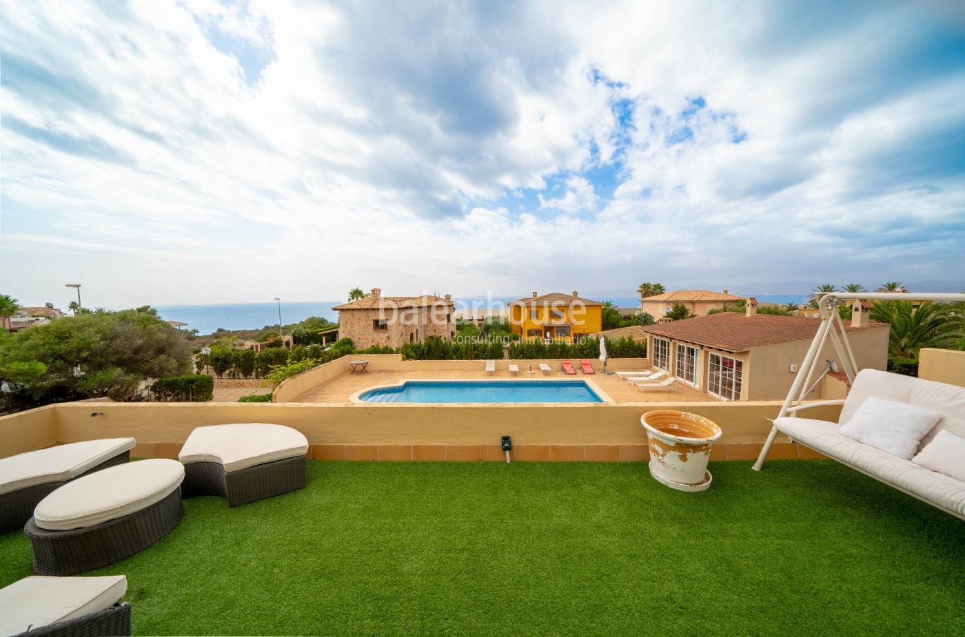 Große Villa mit Meerblick in Cabo Blanco, umgeben von einem herrlichen Garten und einem Pool