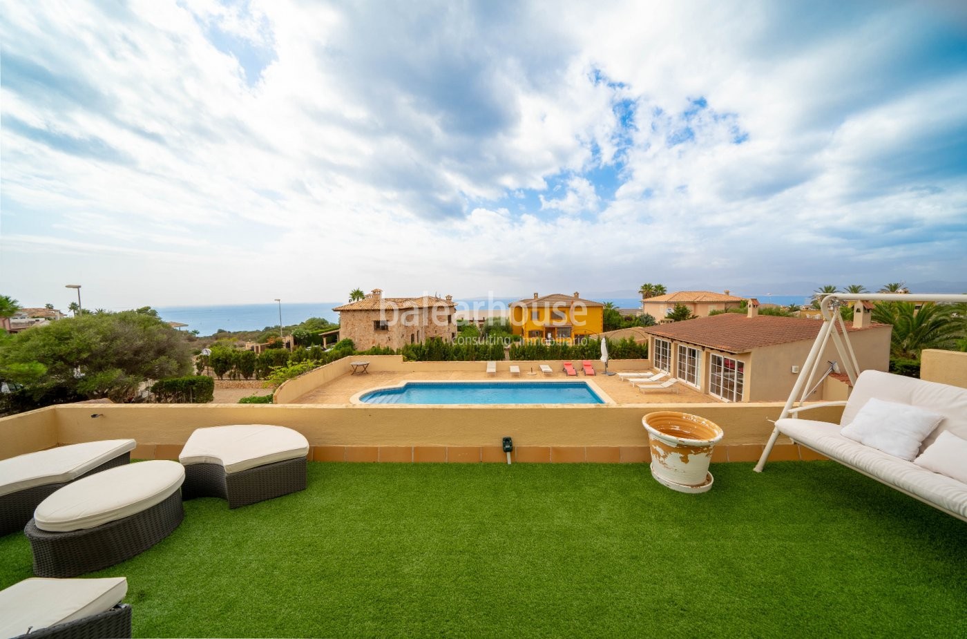 Gran villa con vistas al mar en Cabo Blanco rodeada de unos fabulosos exteriores de jardín y piscina