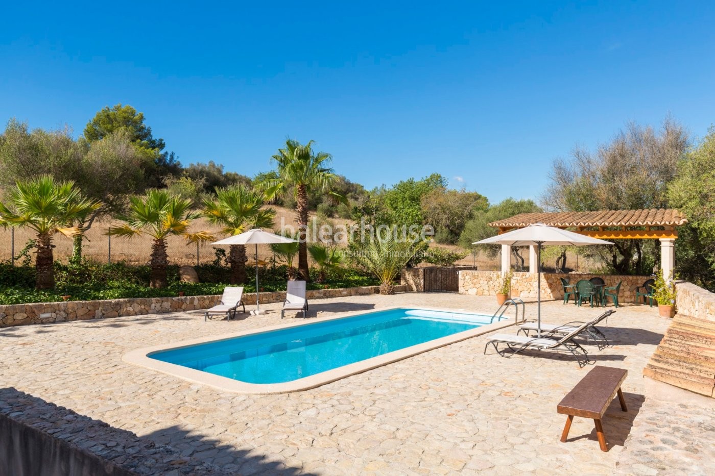 Espléndida finca rústica en Santa Eugenia que aúna tradición mallorquina y modernidad.