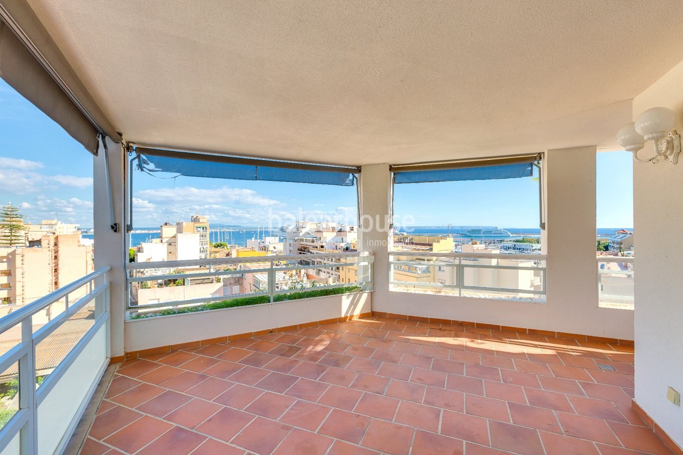 Spacious apartment with sea views in El Terreno