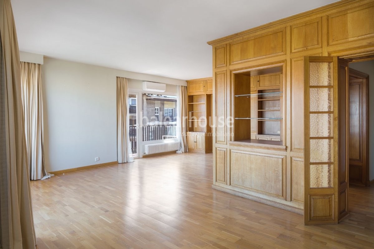 Licht und Qualität mit exklusivem Blick auf die Stadt in diesem geräumigen Apartment im Herzen von