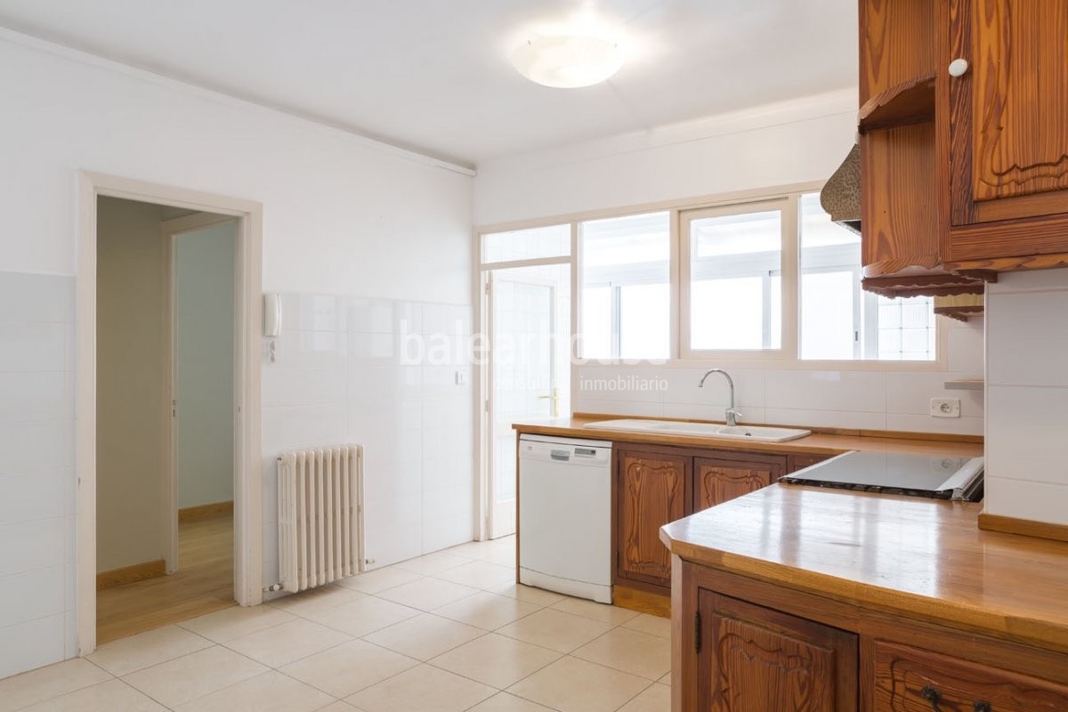 Licht und Qualität mit exklusivem Blick auf die Stadt in diesem geräumigen Apartment im Herzen von