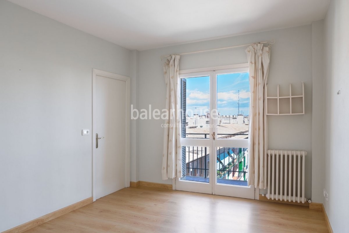 Licht und Qualität mit exklusivem Blick auf die Stadt in diesem geräumigen Apartment im Herzen von