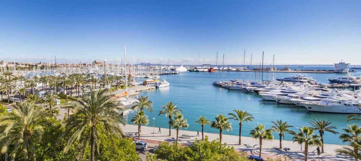 Exclusive new flats on the seafront of Palma where you can live the most contemporary luxury.