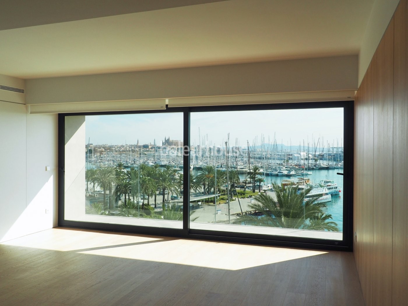 Exclusive new flats on the seafront of Palma where you can live the most contemporary luxury.