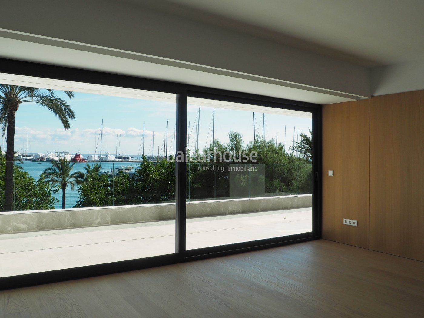 Exclusive new flats on the seafront of Palma where you can live the most contemporary luxury.