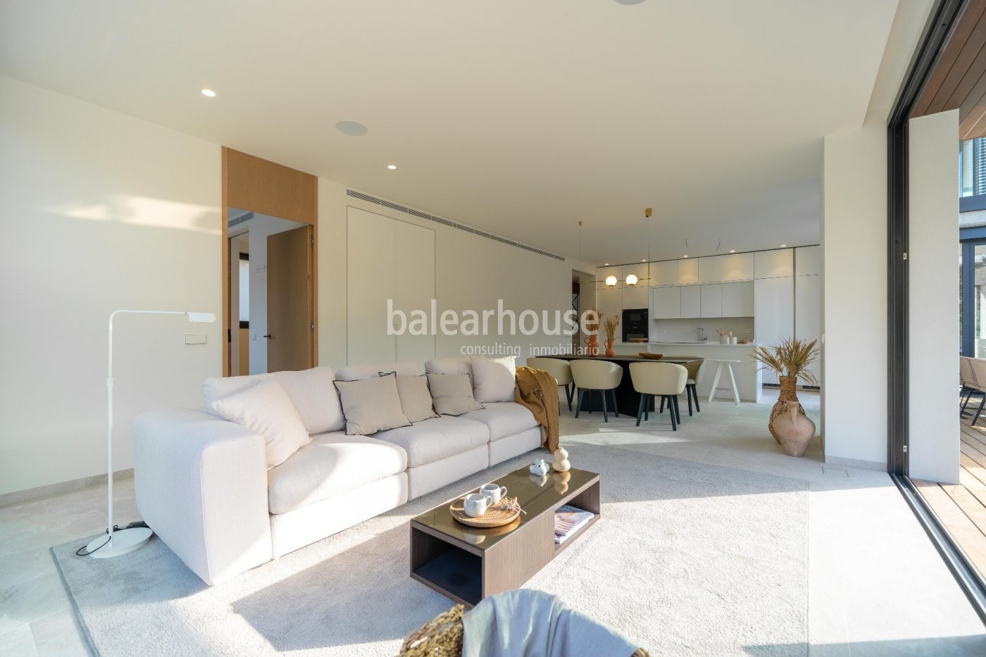Modern newly built ground floor apartment in Palma with large outdoor garden and terraces