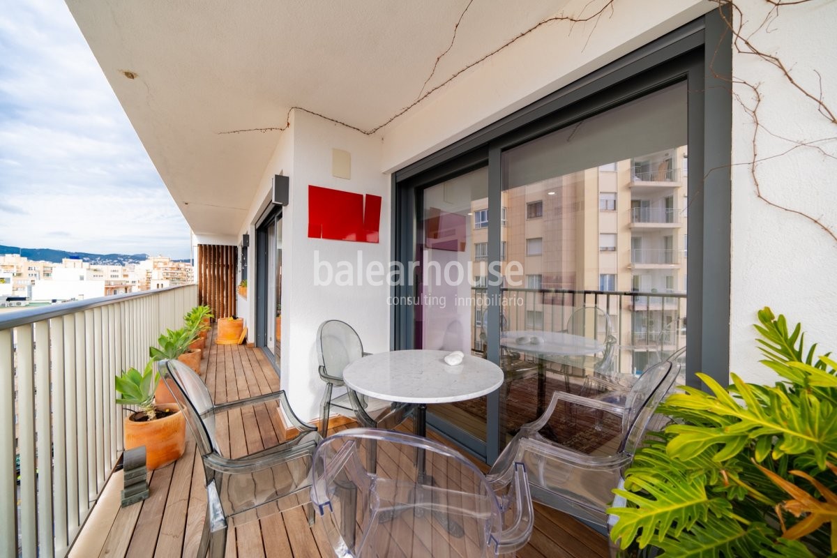 Distribución abierta y llena de luz en este moderno piso ubicado en la zona centro de Palma.