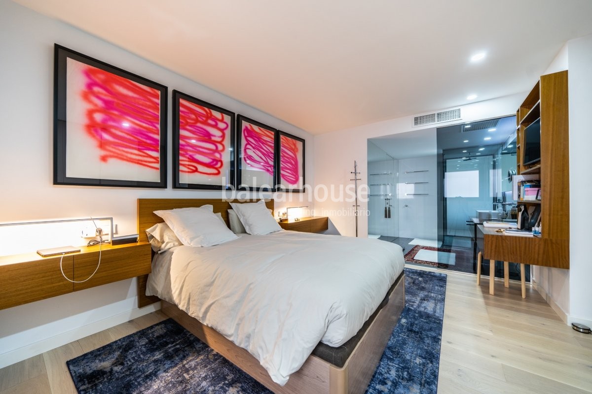 Open and full of light distribution in this modern apartment located in the center of Palma.