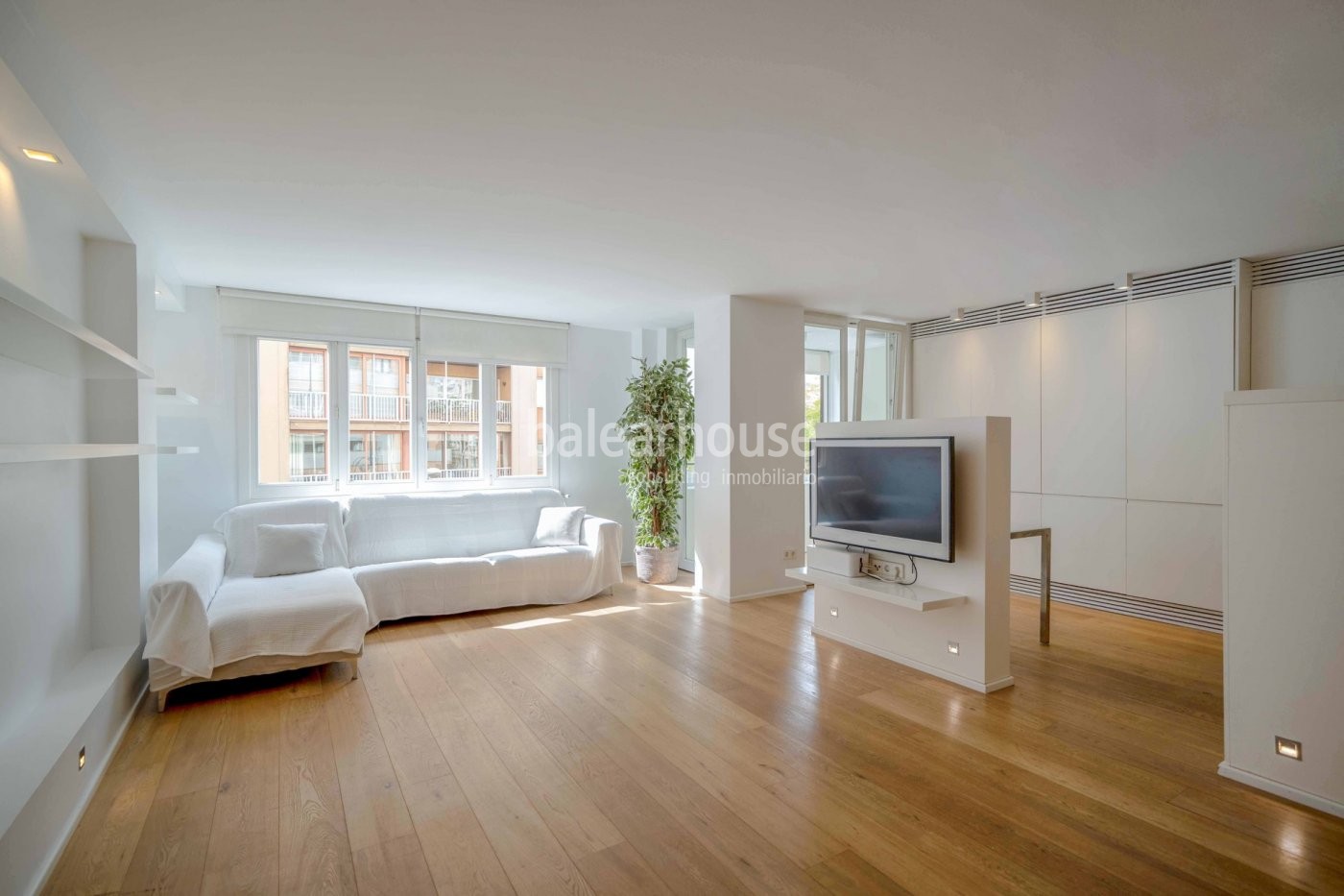 Excelente piso en el centro de Palma donde amplitud, confort y modernidad se unen a altas calidades.