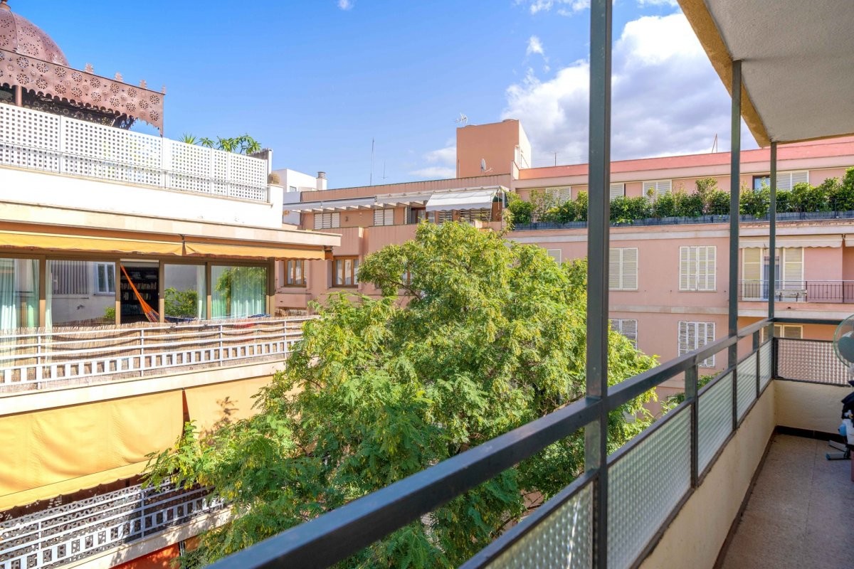 Elegant, spacious, and bright apartment next to the prestigious Avenida de Jaime III, Palma.