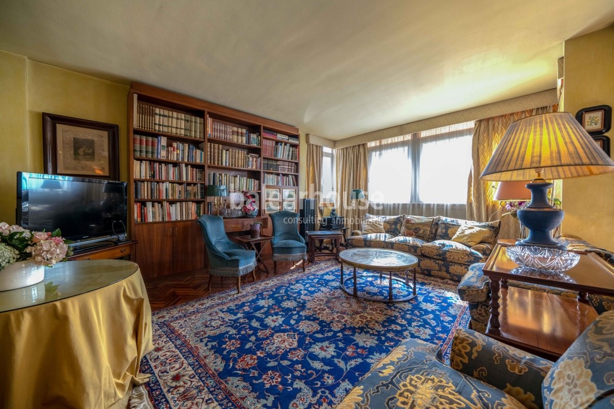 Elegante y amplio piso perfectamente iluminado junto a la Avenida de Jaime III.