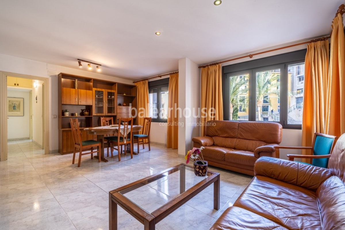 Luminoso piso con orientación sur que se asoma a una de las mejores zonas del centro de Palma.