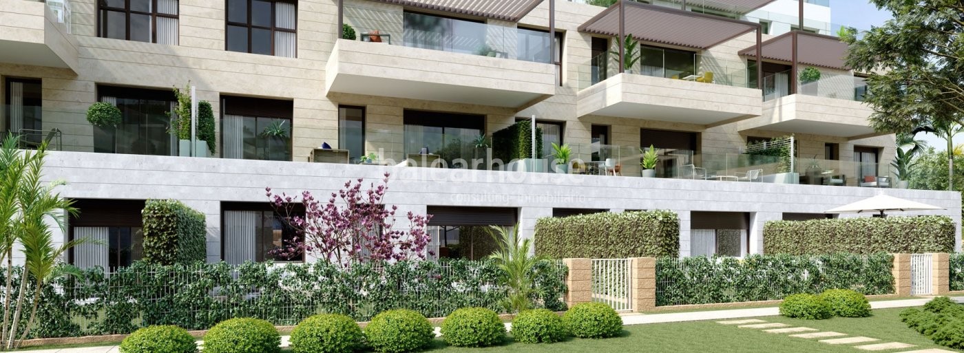 Contemporary new build homes in Santa Ponsa: Stylish coastal living in an excellent location.