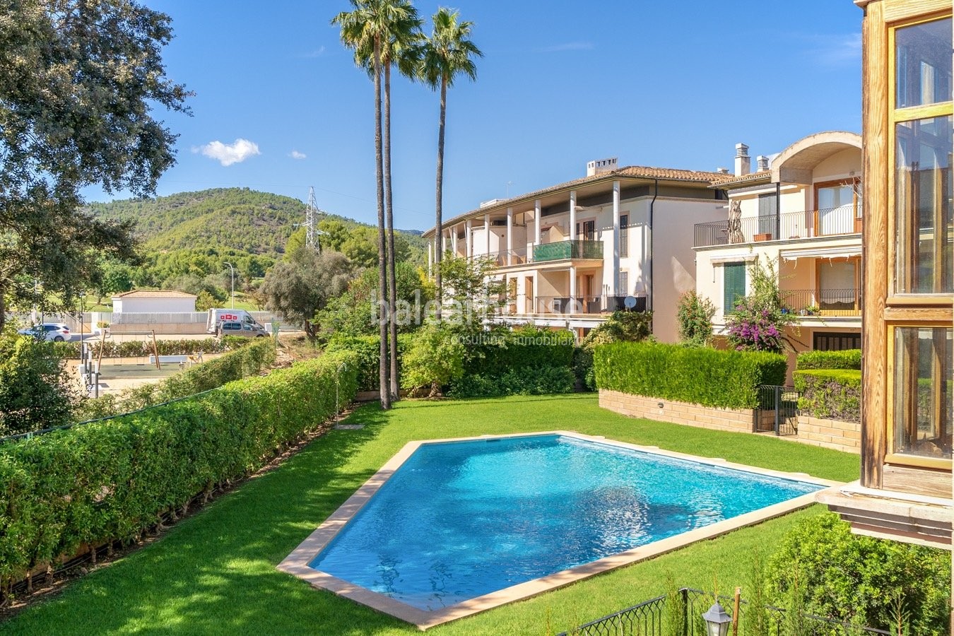 Excelente piso de cálidos interiores con terraza y piscina junto al golf en Palma