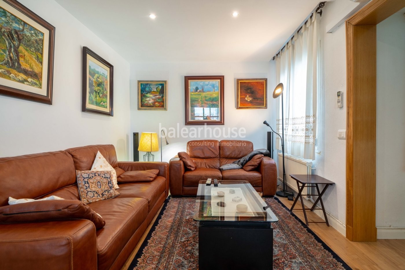 Luminoso y amplio ático en el centro de Palma con terraza y vistas despejadas a la ciudad.