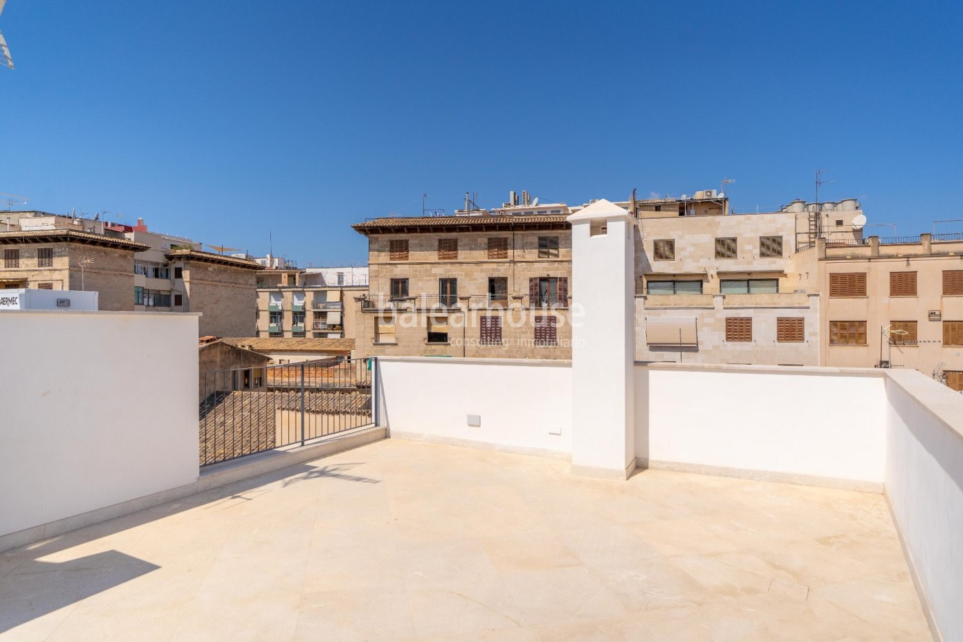 Hervorragendes neues Penthouse mit elegantem, lichtdurchflutetem Design im historischen Zentrum