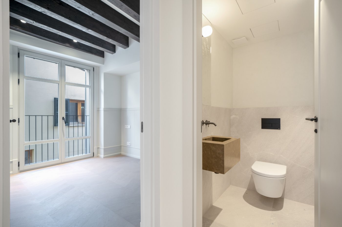 Hervorragendes neues Penthouse mit elegantem, lichtdurchflutetem Design im historischen Zentrum
