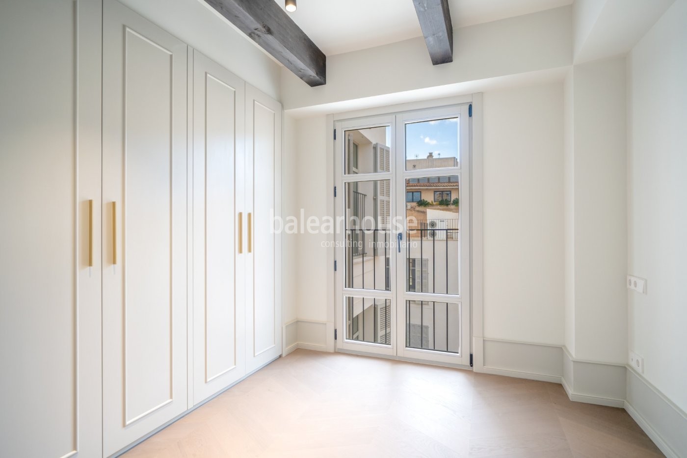 Excellent newly built penthouse with an elegant light-filled design in the historic centre of Palma.