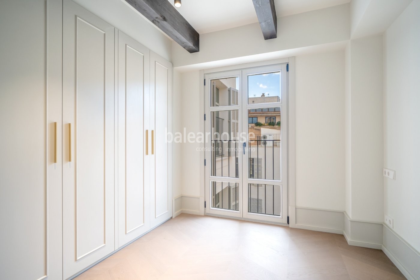 Hervorragendes neues Penthouse mit elegantem, lichtdurchflutetem Design im historischen Zentrum