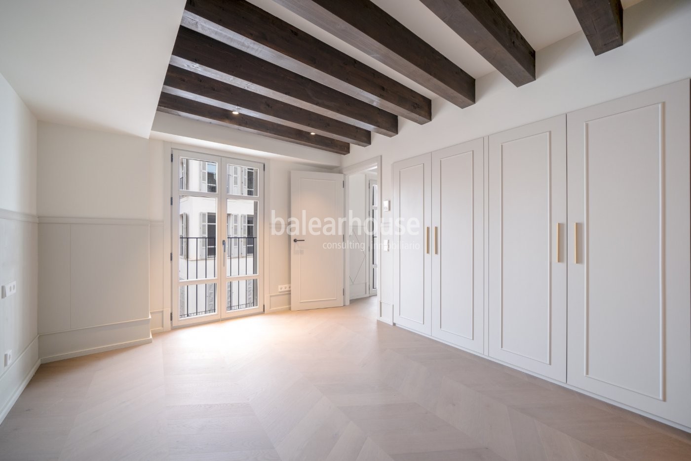 Spectacular penthouse with elegant design and community pool in the historic centre of Palma