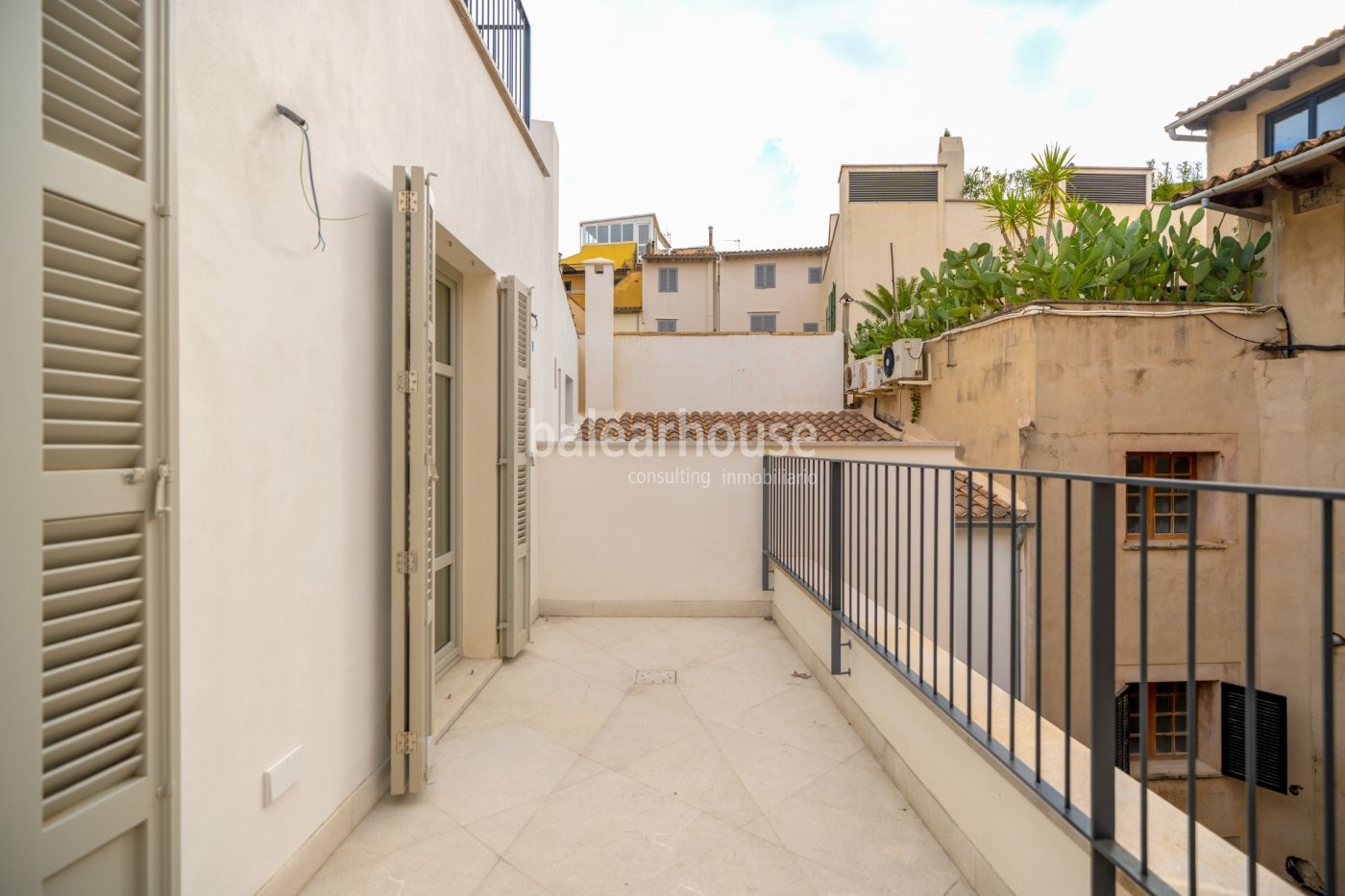 Spectacular penthouse with elegant design and community pool in the historic centre of Palma