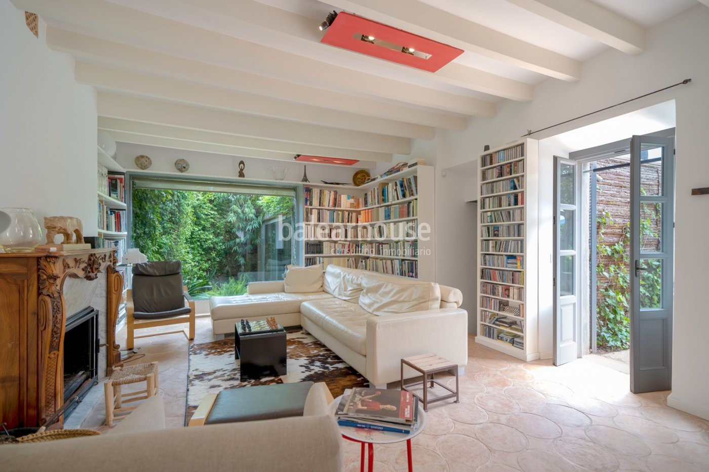 Tradition, modernity and nature in this large estate at a short distance from the centre of Palma.
