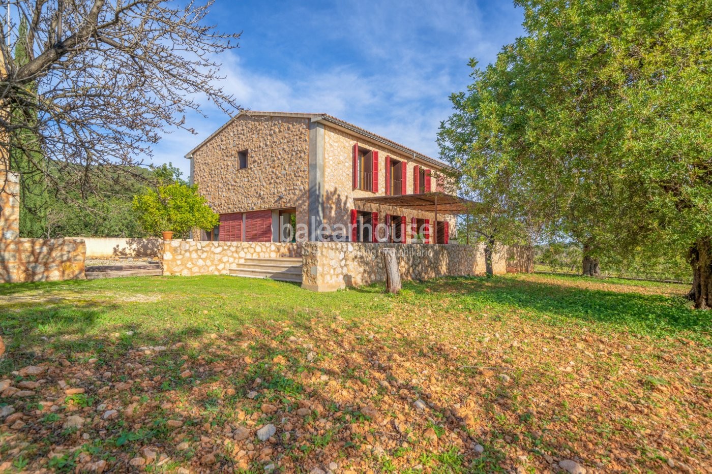 Große Finca in Selva, eine Mischung aus Tradition und Moderne mit Grundstück und Ferienlizenz.